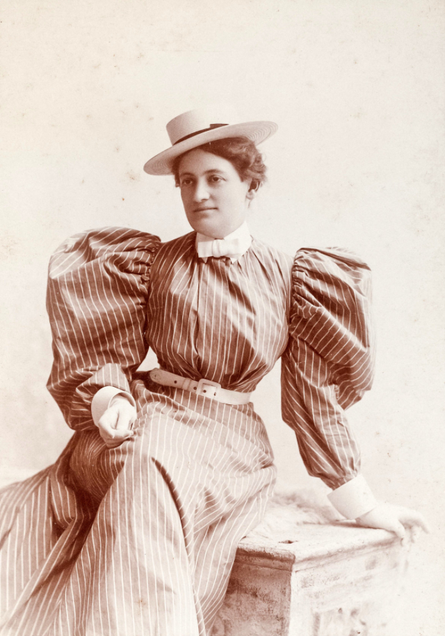 20 Vintage Portraits of Victorian Women in Puff Sleeve Dresses