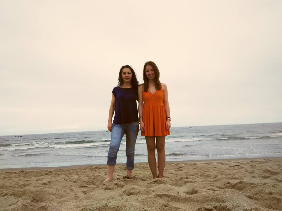 Mis nietas, Diana y Sheila en una playa en California, EEUU.