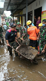 Pimpinan Cabang GP Ansor Jember Terjunkan Banser Bantu Warga Terdampak Banjir Bersama TNI-POLRI, PMI, dan Tenaga Kesehatan 