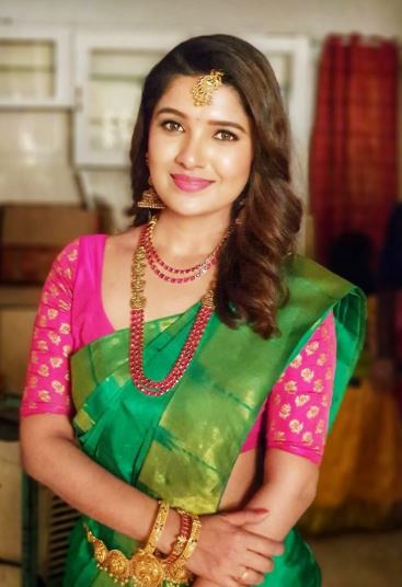 Vani Bhojan Family Husband Biography Parents Children S Marriage Photos The telecasting show, deiva magal prefab her a touristed play of dravidian nadu. vani bhojan family husband biography