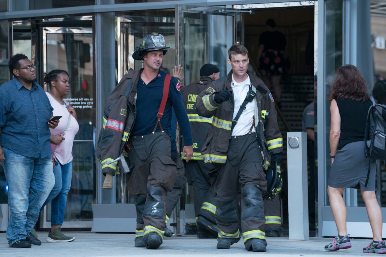 新シーズン シカゴ ファイア Chicago Fire シーズン7 1話 監視の眼 A Closer Eye 海外ドラマクイーンズ