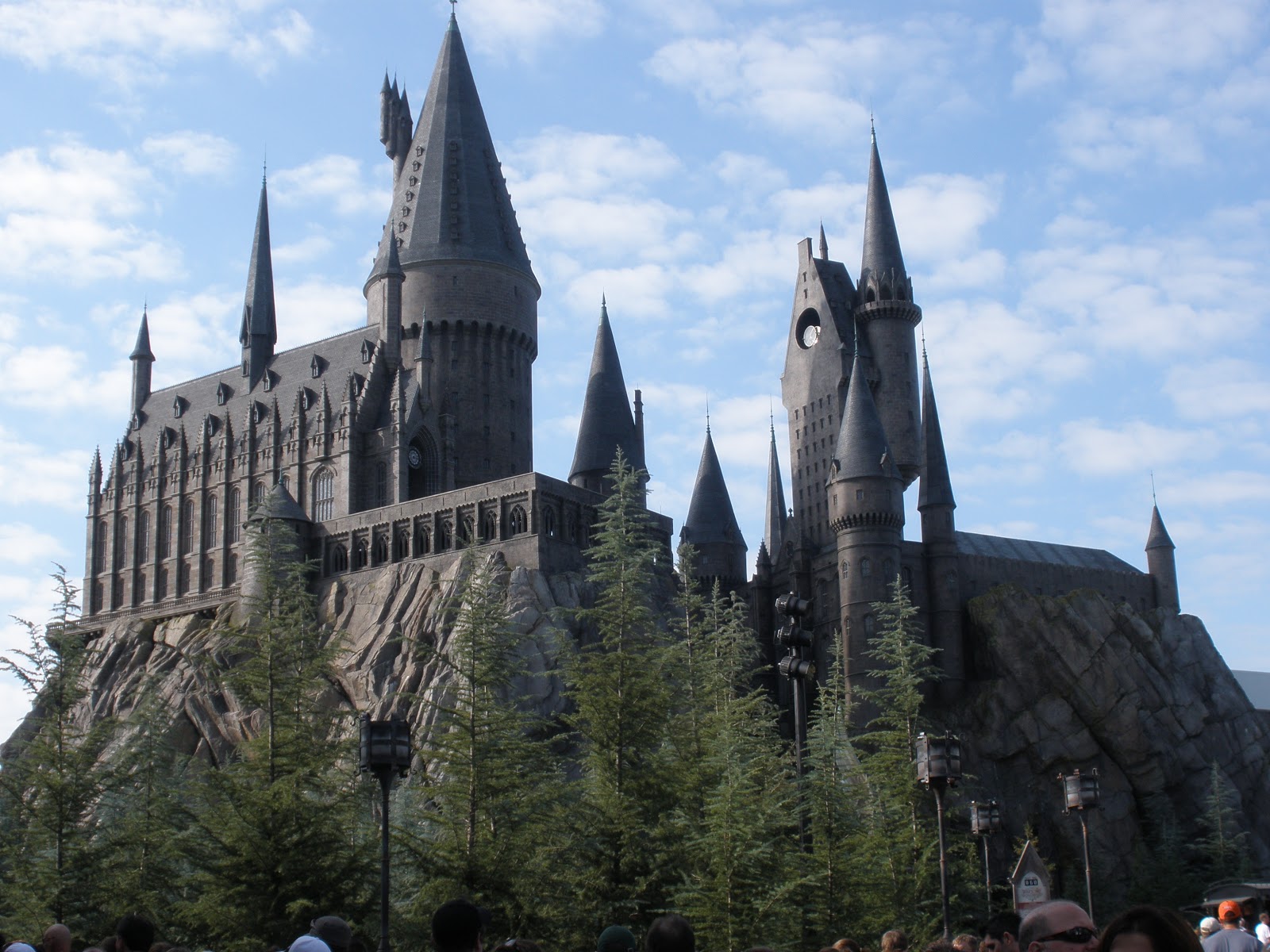 сцены из гарри поттера во дворе хогвартса. хогвартс неизвестный предмет. постер гарри поттер замок хогвартс. хогвартс неизвестный предмет. хогвартс неизвестный предмет.