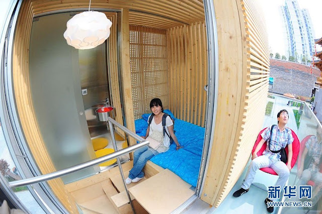 Photo of tourists experiencing the sustainable micro house