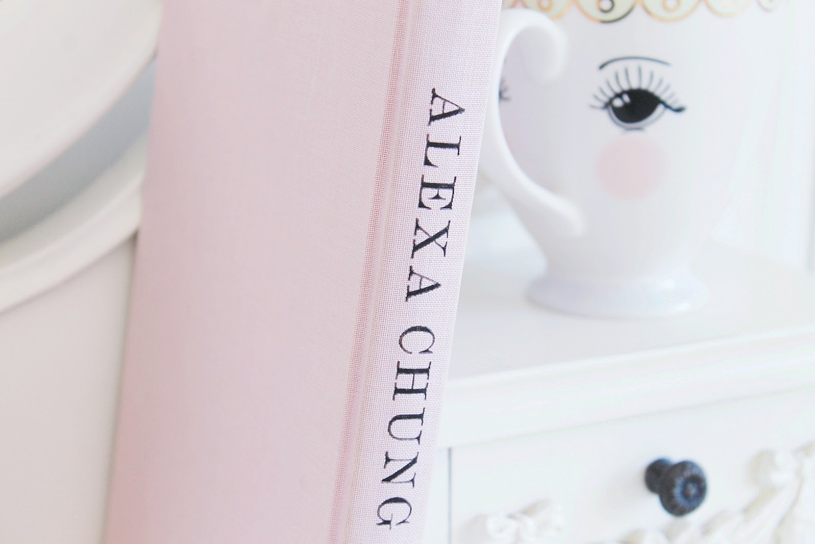 girly self care ideas to pamper yourself in bed