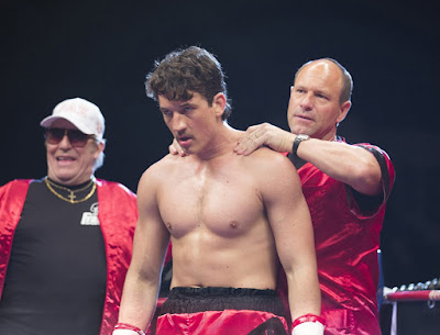 Miles Teller and Aaron Eckhart in Bleed for This (2)