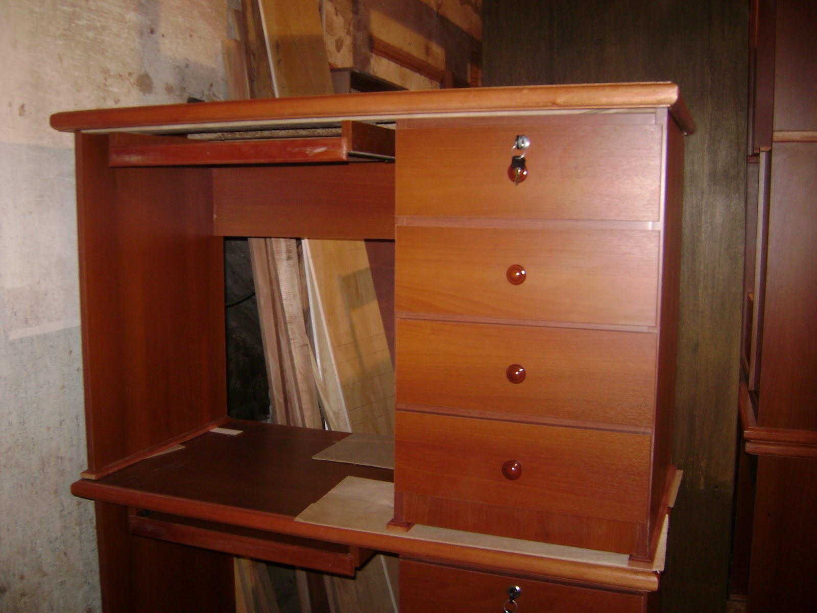 El Cedro Muebles Escritorios 1ra. calidad en melamina color cedro nat