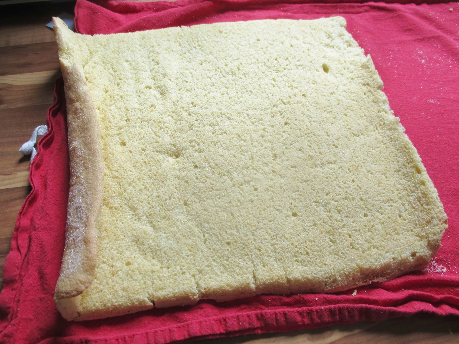 Biskuitrolle mit Banane und Schokosahne