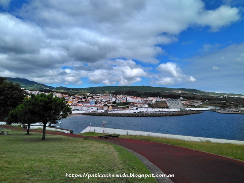 ANGRA do HEROÍSMO-Ilha Terceira (Açores): vistas de la ciudad desde el Parque Municipal do Relvão