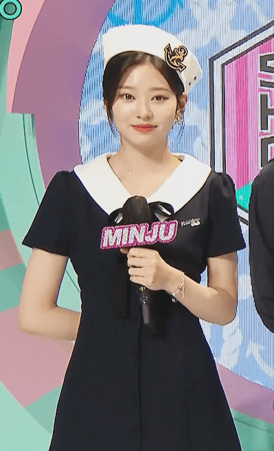 아이즈원> 마린룩 입은 음악중심 MC 김민주