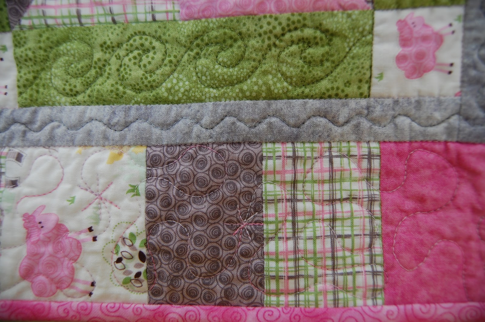 The Domestic Quilter Machine Quilting & Binding Pinwheel quilt