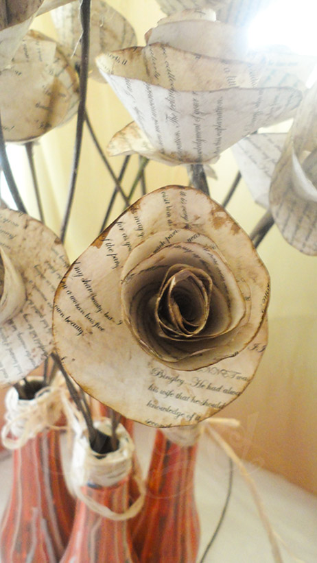 tutorial pintar botellas de cristal y flores de papel imitando libro antiguo