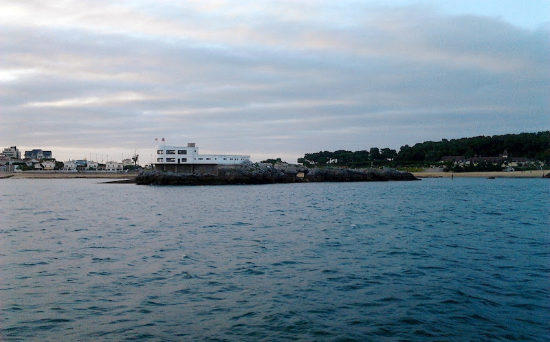 playas y paseos por la costa ISLA DE LA TORRE DESDE LA BAHIA DE SANTANDER