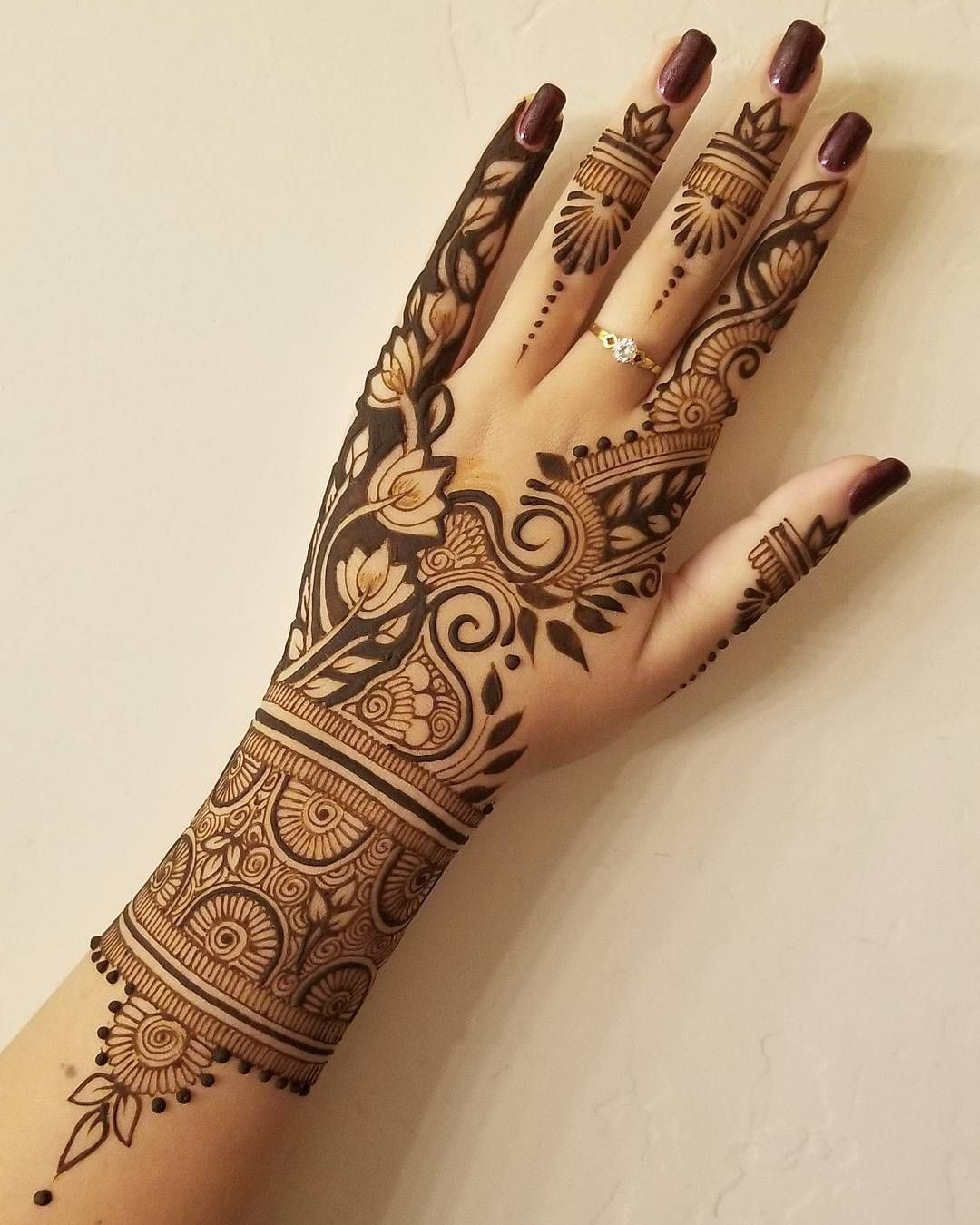 45 Trending Bangle mehndi designs for hands || Kangan mehndi ...