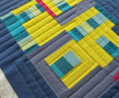 Luna Lovequilts - Improv' mini quilt - Quilting in progress