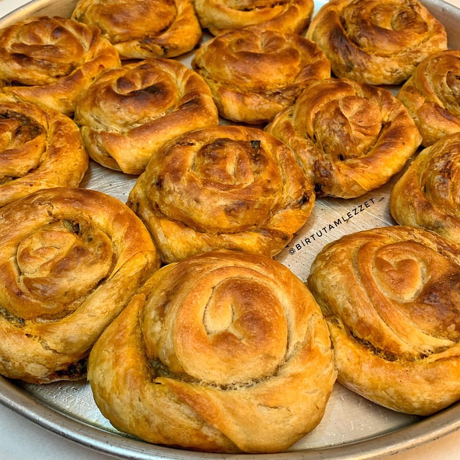 Elde Açma Ispanaklı Börek Resimli Yemek Tarifleri