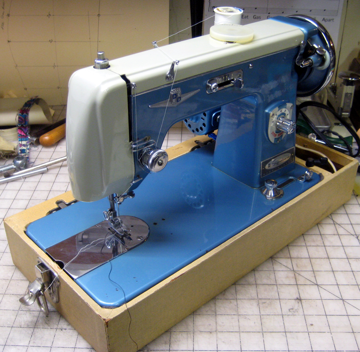 MI Vintage Sewing Machines: Montgomery Ward Signature (1950's)
