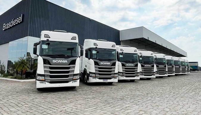 Cooperoda adquire 15 caminhões Scania R 450