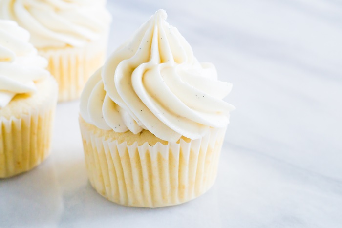 how to fill a piping bag, vanilla bean cupcake