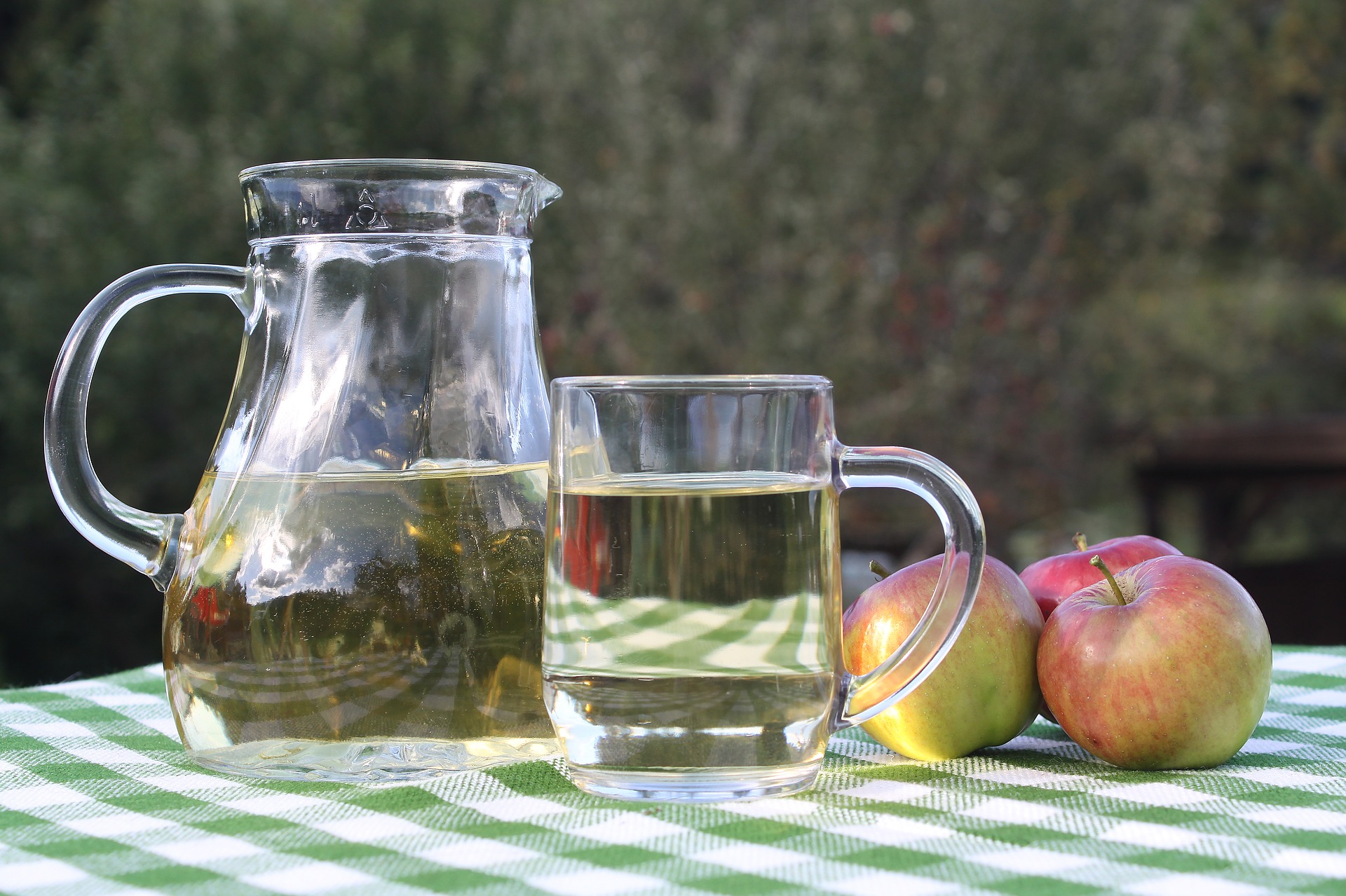 6 Health Benefits of Apple Cider Vinegar, Backed by Science