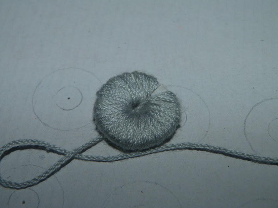 isabelvintage-vintage-almohadon-pompones-estarcido