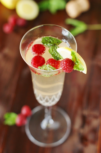 Sparkling Raspberry-Limoncello Cocktail   www.thekitchenismyplayground.com