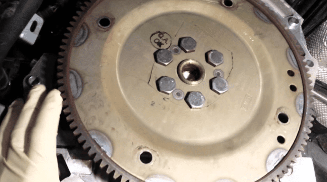 Penyebab mesin mobil bunyi kletek kletek OMBRO