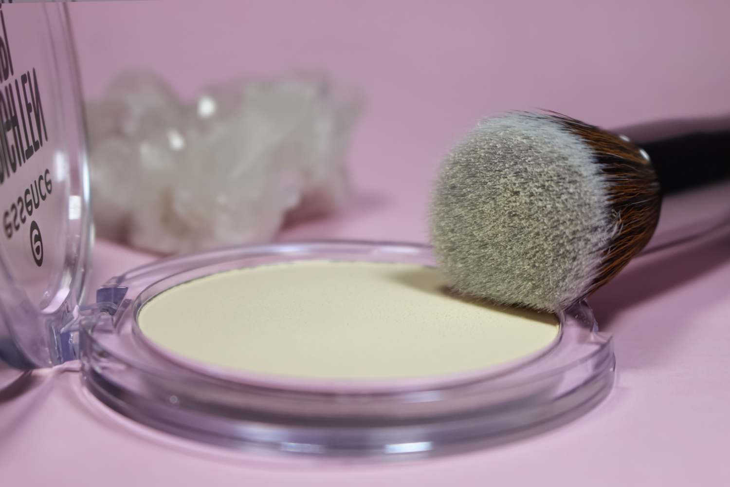 Lightweight and Fine Brighten Up! Banana Powder by Essence Review