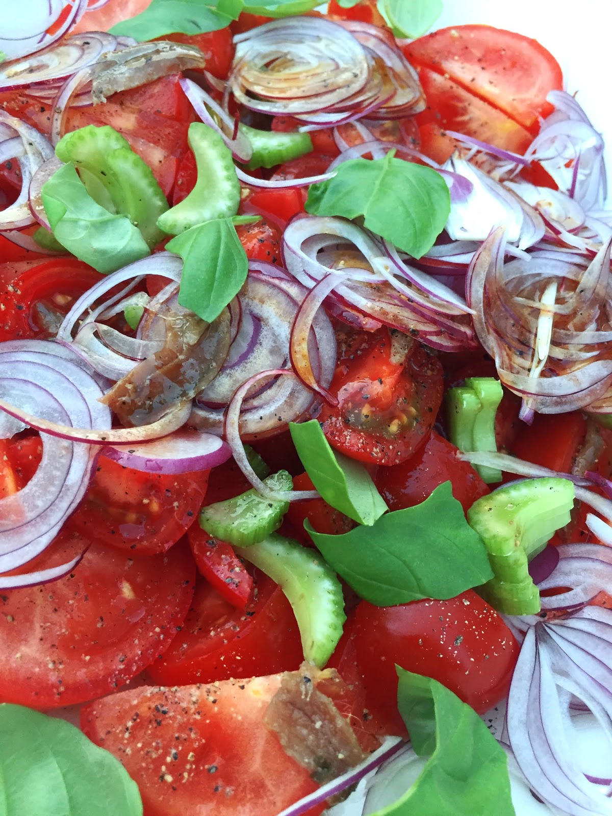 CUISINER BIEN : Tomaten-Zwiebel-Salat