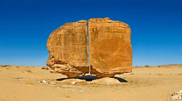 Al Naslaa stone block