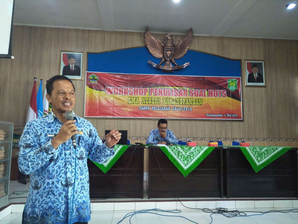 RINGKASAN MATERI TEKS DEBAT ZUHRI INDONESIA