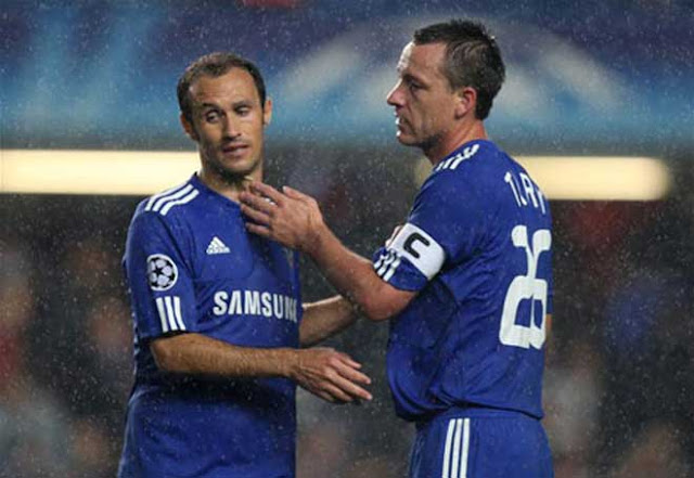 Liverpool lọt lưới ít ngang Chelsea mùa 2004/05: Hàng thủ nào đẳng cấp hơn? 3 Liverpool lọt lưới ít ngang Chelsea mùa 2004/05: Hàng thủ nào đẳng cấp hơn? 3