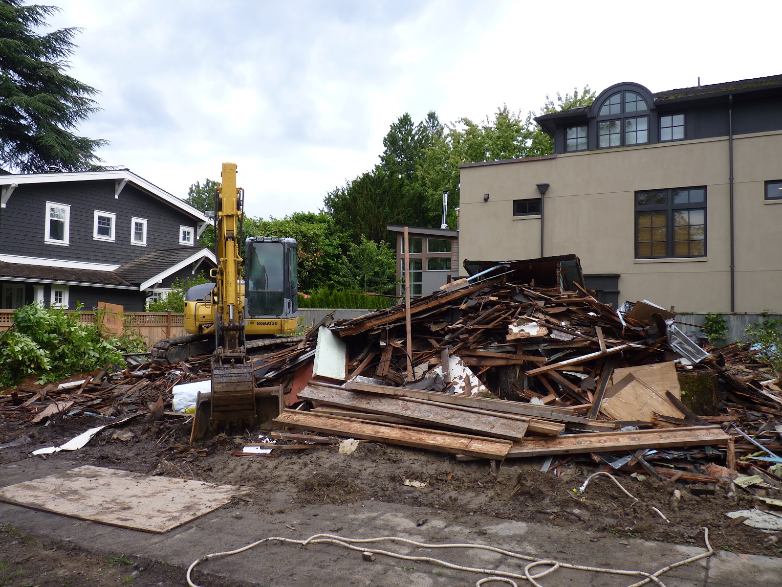 Madison Park Blogger: Another neighborhood original comes down