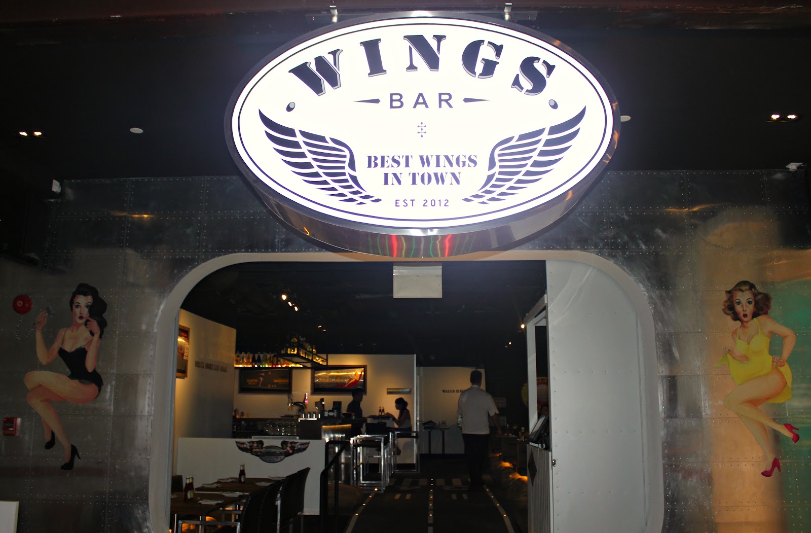 BIG LIFE SPENDER WINGS BAR THE BEST WINGS IN TOWN!