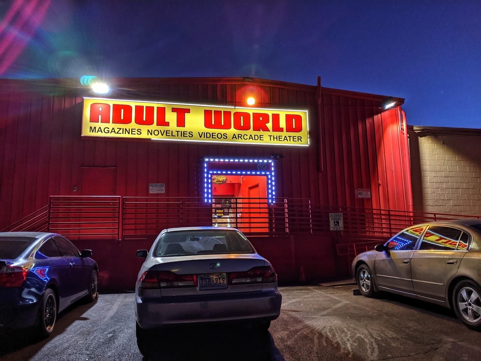 Dr. Emilio Lizardo's Journal of Adult Theaters: Flash Report! Pennycumslut  Rolls the Dice at Adult World in Las Vegas in October 2019 (wPICS!)