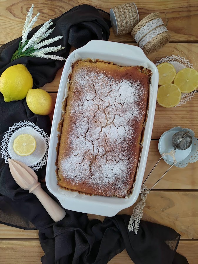 Tarta cremosa de limón. Cake jugoso, bizcocho, postre, pudin flan, lemon pie. Recetas fáciles, sencillas, de fiesta, con horno Cuca