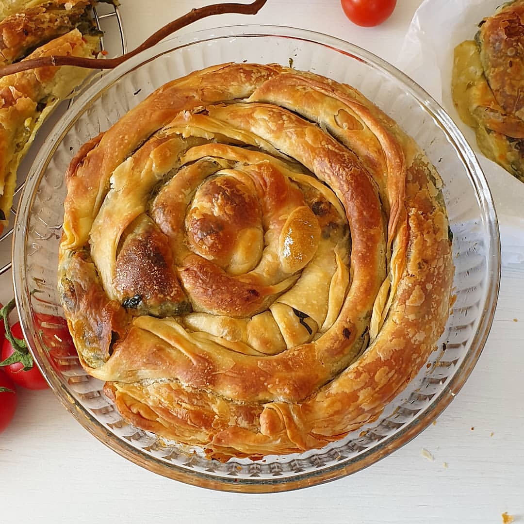 Mayasız El Açması Ispanaklı Börek Resimli Yemek Tarifleri