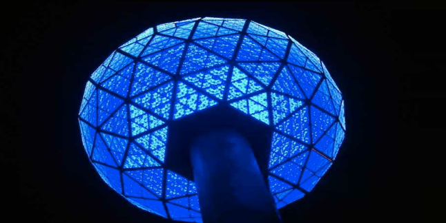 New year's eve quiz : later they gave small items, such as nuts or coins. When was Time Square New Year's Eve Ball was first dropped?