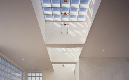 Glassblock Sebagai Sumber Cahaya Atap Beton | Rumah Ringkes