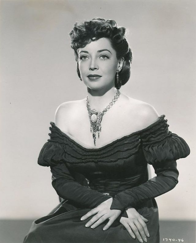 The ‘Queen’ of B Movies: 40 Vintage Portraits of Marie Windsor in the