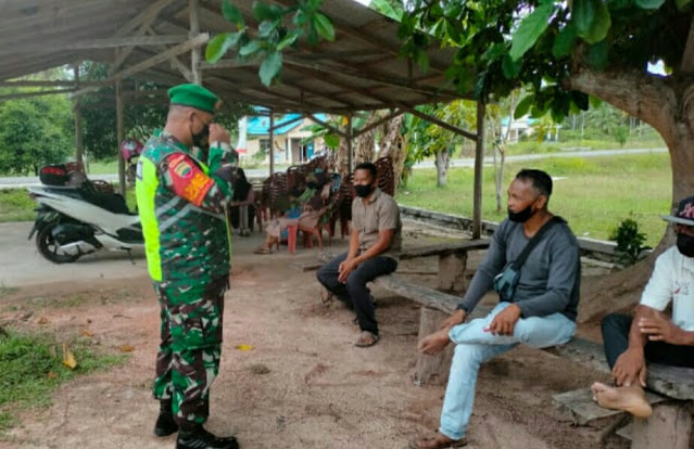 Babinsa Desa Tanjung Ajak Warga Kerjasama Terapkan Prokes Cegah Penyebaran Covid-19 Babinsa Desa Tanjung Ajak Warga Kerjasama Terapkan Prokes Cegah Penyebaran Covid-19