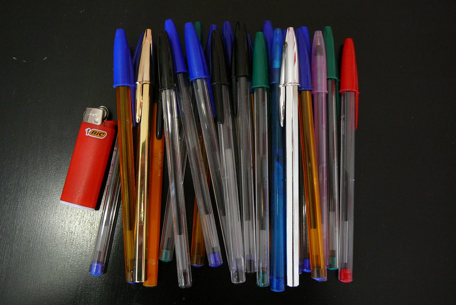 ANTIGUEDADES URBANAS: ?Quien no ha utilizado un boli Bic?