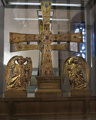 Cruz de los Ángeles, Cámara Santa, Oviedo, catedral