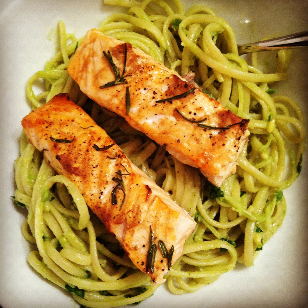 little kitchie rosemary salmon + avocado pasta