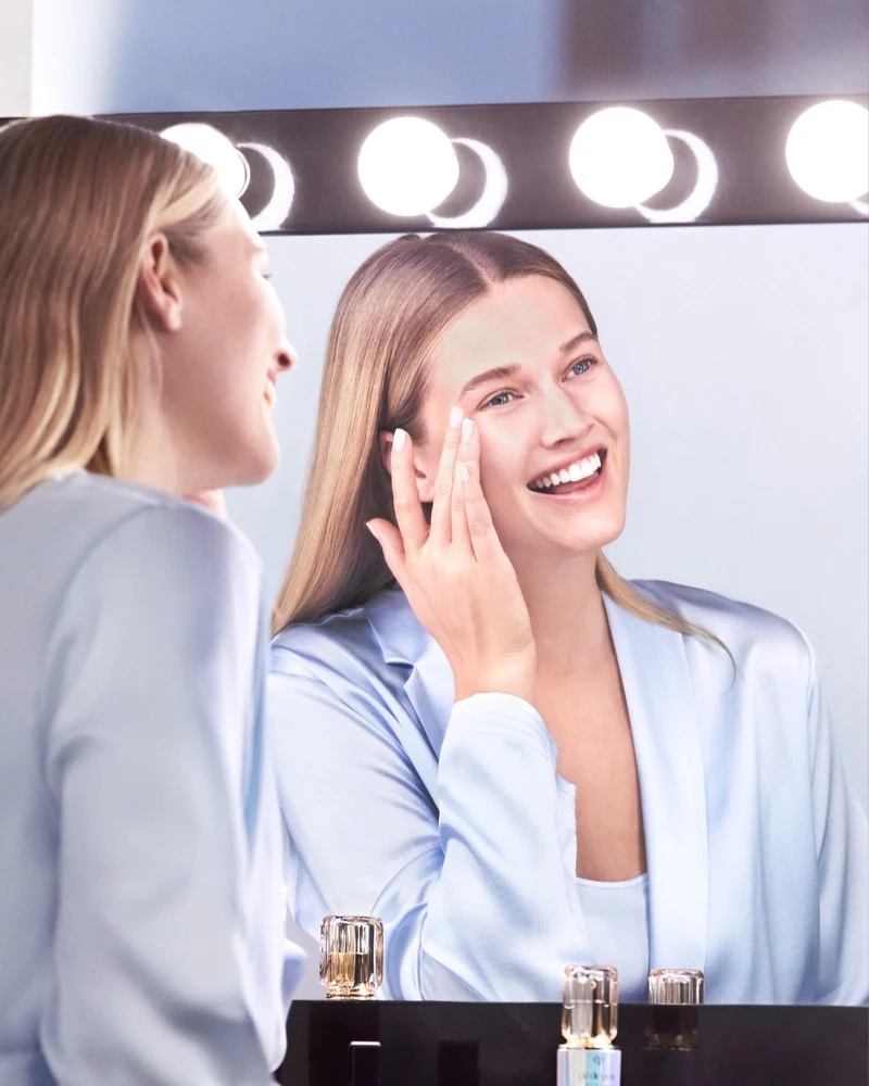 Clé de Peau Beauté Le Serum Campaign