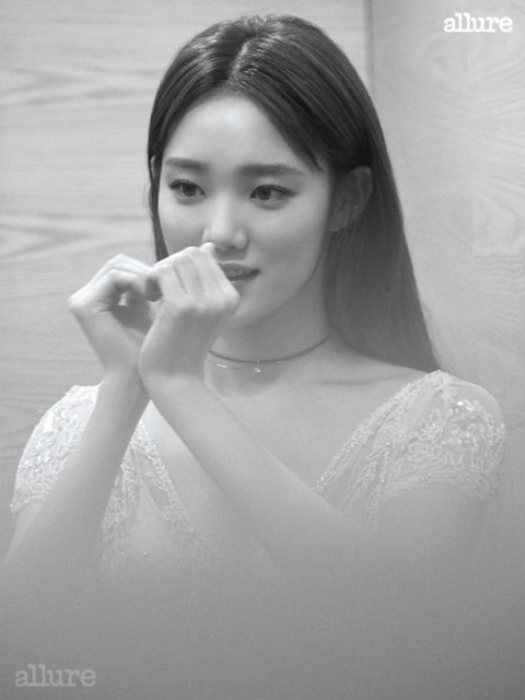 Lee Sung Kyung ALLURE Korea 2017 February