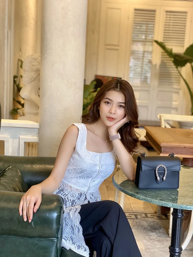 Á khôi Sinh viên sở hữu vòng eo vạn người mê Á khôi Sinh viên sở hữu vòng eo vạn người mê