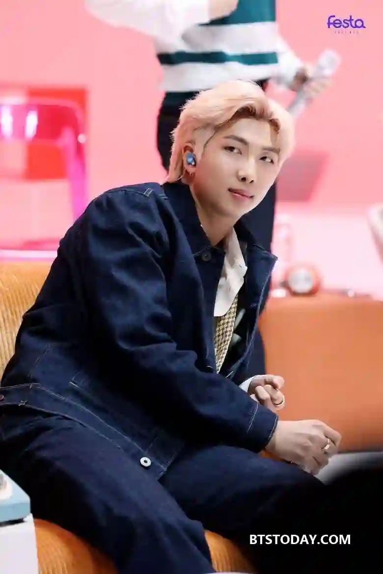 صور بتس من حدث بث مباشر من غرفة بانقتان bts festa bts room live