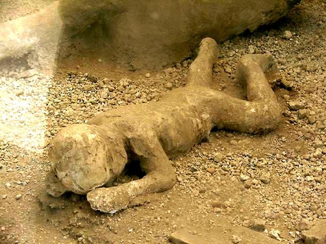 Статуя мальчика в Помпеях