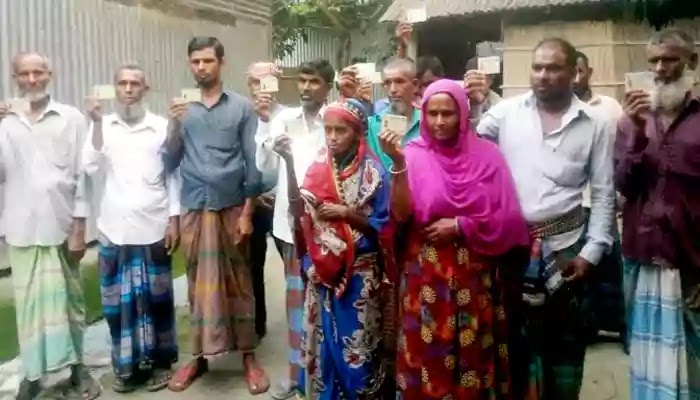 Fishermen in Kazipur accused of embezzling relief কাজিপুরে জেলেদের ত্রাণ আত্মসাতের অভিযোগ