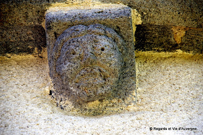 modillon Roman église saint Julien de Brioude à Autrac, Haute-Loire